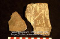 Versierd aardewerk (fragment) (Collectie Wereldmuseum, RV-2049-1237)