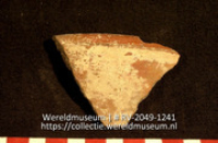 Versierd aardewerk (fragment) (Collectie Wereldmuseum, RV-2049-1241)