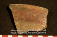 Versierd aardewerk (fragment) (Collectie Wereldmuseum, RV-2049-1244)