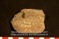 Versierd aardewerk (fragment) (Collectie Wereldmuseum, RV-2049-1247)