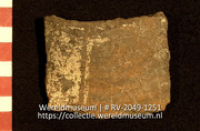Versierd aardewerk (fragment) (Collectie Wereldmuseum, RV-2049-1251)