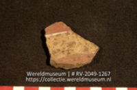 Versierd aardewerk (fragment) (Collectie Wereldmuseum, RV-2049-1267)