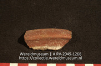 Versierd aardewerk (fragment) (Collectie Wereldmuseum, RV-2049-1268)