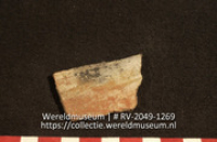 Versierd aardewerk (fragment) (Collectie Wereldmuseum, RV-2049-1269)