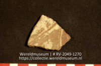 Versierd aardewerk (fragment) (Collectie Wereldmuseum, RV-2049-1270)