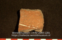 Versierd aardewerk (fragment) (Collectie Wereldmuseum, RV-2049-1281)
