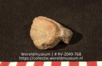Versierd aardewerk (fragment) (Collectie Wereldmuseum, RV-2049-768)