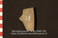 Aardewerk (fragment) (Collectie Wereldmuseum, RV-2049-792)
