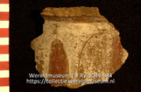 Versierd aardewerk (fragment) (Collectie Wereldmuseum, RV-2049-884)