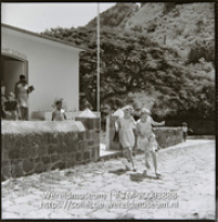 Schoolkinderen bij de Sacred Heart School; Schoolkinderen (Collectie Wereldmuseum, TM-20003888), Lawson, Boy