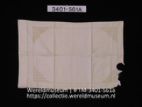 Linnen kussensloop met borduurwerk (Collectie Wereldmuseum, TM-3401-561a)