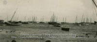 Vissersboten, vanaf de kust gezien, Fraters van Tilburg