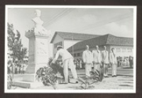 ECURY-171: Fotos van de onthulling en overdracht van het monument voor Boy Ecury - 1949