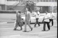 Sr. Betico Croes a bai Miami pa un Operacion, 3 september 1985, Image # 2, BUVO