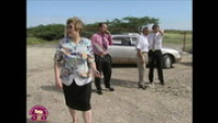 Minister Mary Wever-Laclé bishitando varios scol na Aruba. [1999 - 2000] (Raw footage), Departamento di Vocero di Gobierno
