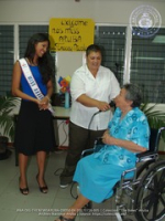 Newly crowned Miss Aruba brightens the day of the residents of St. Michael's Pavijoen, image # 5, The News Aruba