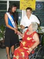 Newly crowned Miss Aruba brightens the day of the residents of St. Michael's Pavijoen, image # 12, The News Aruba