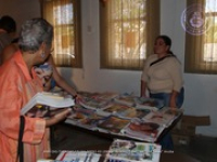 Sunday morning islanders were lined up to line their shelves, image # 4, The News Aruba