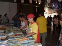 Sunday morning islanders were lined up to line their shelves, image # 5, The News Aruba