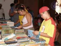Sunday morning islanders were lined up to line their shelves, image # 6, The News Aruba