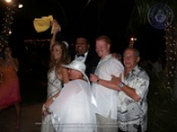 Lester and Peggy Morowitz share their joy with their Aruban friends, image # 11, The News Aruba