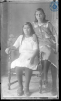 Juanita Cleopa Figaroa y Rosa Figaroa (#001-097, Glasnegatief Chonay Boekhoudt, ca. 1938), Boekhoudt, Venancio Francisco (Chonay)