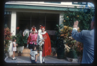 Carnaval Febr. 1955. Overhandiging sleutel aan Prins Carnaval Casparito.