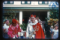 Carnaval Febr. 1955. Overhandiging sleutel aan Prins Carnaval Casparito., De Windt, C.L.L.