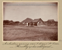 'Arbeiders-woning van 't dorpje Sta. Cruz; Hooiberg op den achtergrond' (Koninklijke Verzamelingen, Den Haag, 'Album van de Nederlandse Antillen', FA-0714)