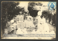 Strohoedenvlechtsters, Curaçao. Foto Soublette et Fils, Curaçao (ca. 1900-1920)