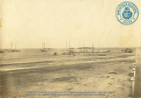 Waaf di Rey, Tolhuis, strand voor de gezaghebberswoning, jaren '20 (Dr. Johan Hartog Collection)
