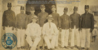 Het Arubaanse politiekorps omstreeks 1923 in klein tenue (Dr. Johan Hartog Collection)