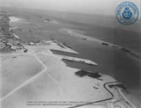 Luchtfoto, uitbreiding haven Oranjestad (Dr. Johan Hartog Collection)
