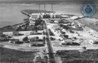 Luchtfoto Zeewater Destillatie Bedrijf LWV te Balashi, omstreeks 1949 (Dr. Johan Hartog Collection)