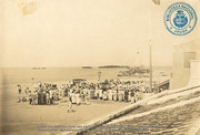 Aubade voor gezaghebbershuis, Paardenbaai Oranjestad, jaren twintig (Dr. Johan Hartog Collection)