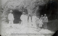 Gouverneur De Jong van Beek en Donk bezoekt fosfaatmijnen Seroe Colorado, 1908 (Dr. Johan Hartog Collection)