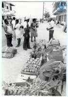 Fruitmarkt in Philipsburg, Sint Maarten. : Beeldcollectie Dr. Johan Hartog, St. Martin/Sint Maarten, no. 001-06-004