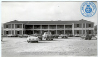 Twee verdiepingen gebouw. : Beeldcollectie Dr. Johan Hartog, St. Martin/Sint Maarten, no. 001-06-070