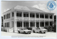 Two stories building, : Beeldcollectie Dr. Johan Hartog, St. Martin/Sint Maarten, no. 001-06-086