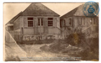 Voorkant Hospitaal aan de Back Street. : Beeldcollectie Dr. Johan Hartog, St. Martin/Sint Maarten, no. 001-06-098