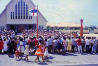 Publiek voor de kerk van Savaneta, 1962, Bongers, H.P.