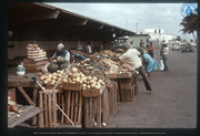 Groenten- en fruitverkopers, Schoenerhaven, Aruba, 1976, Vredebregt, Casper