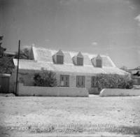 Oud huis in Oranjestad. Aruba (Collectie Wereldculturen, TM-10028898)