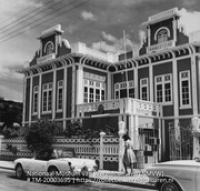 Venezolaanse Ambassade in de Wilhelminastraat te Oranjestad (Collectie Wereldculturen, TM-20003695), Lawson, Boy (1925-1992)