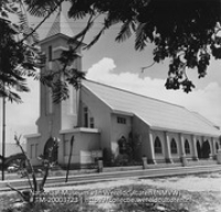 De Rooms-katholieke kerk Sint Theresia aan het Theresiaplein (Collectie Wereldculturen, TM-20003723), Lawson, Boy (1925-1992)