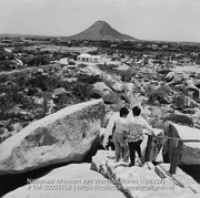 Vanaf Ayo Rock Formation naar de Hooiberg (Collectie Wereldculturen, TM-20003768), Lawson, Boy (1925-1992)