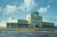 Koningin Beatrix vliegveld (Collectie Wereldculturen, TM-20029101), Lawson, Boy (1925-1992)