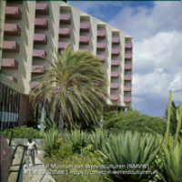 Het vroegere Aruba Caribbean hotel (Collectie Wereldculturen, TM-20029586), Lawson, Boy (1925-1992)