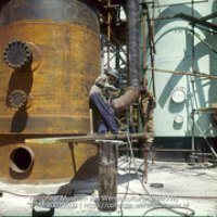 Arbeider in de chemische industrie (Collectie Wereldculturen, TM-20029600), Lawson, Boy (1925-1992)