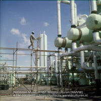 Chemische industrie (Collectie Wereldculturen, TM-20029601), Lawson, Boy (1925-1992)